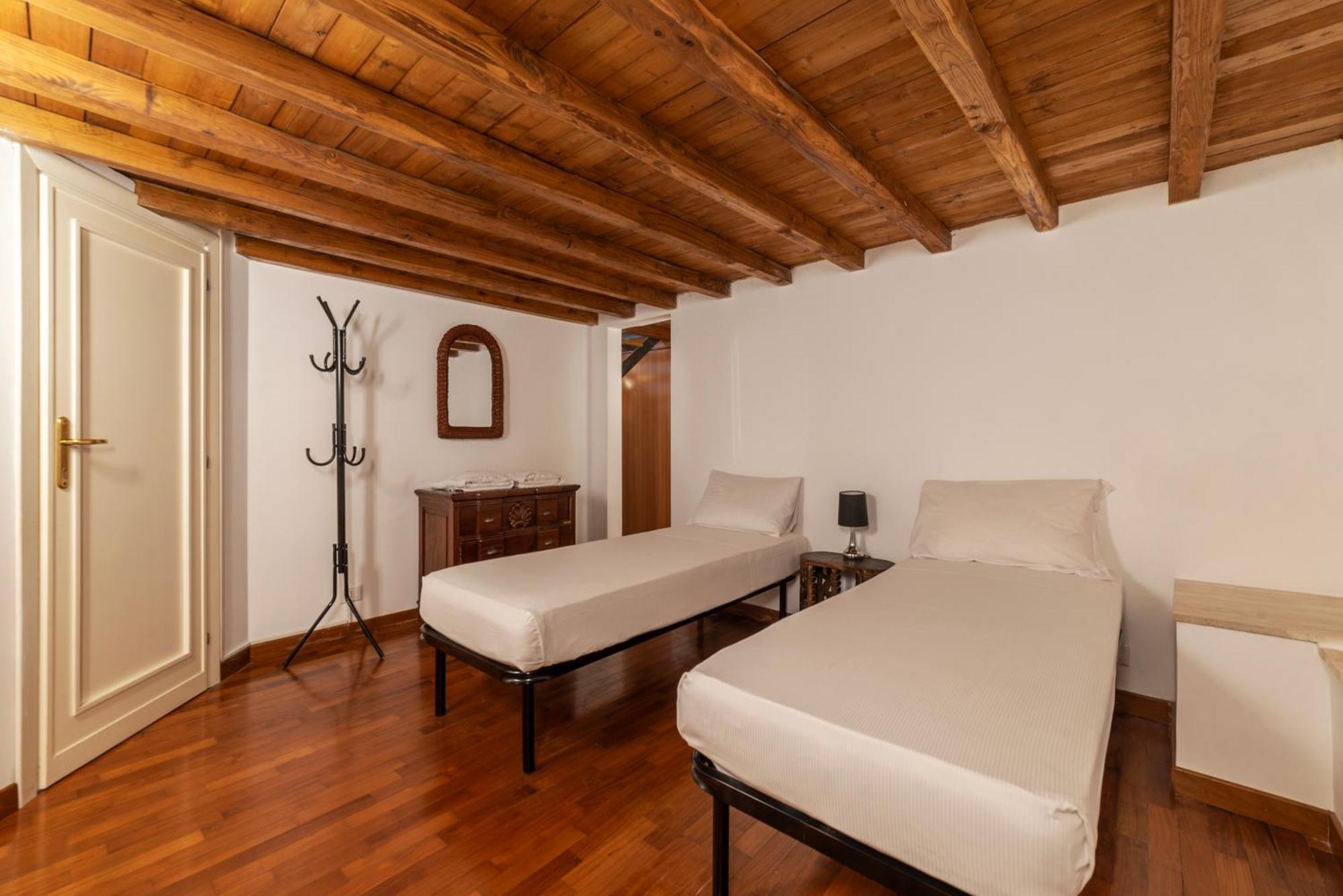 Via Del Lavatore Private Apartments Rome