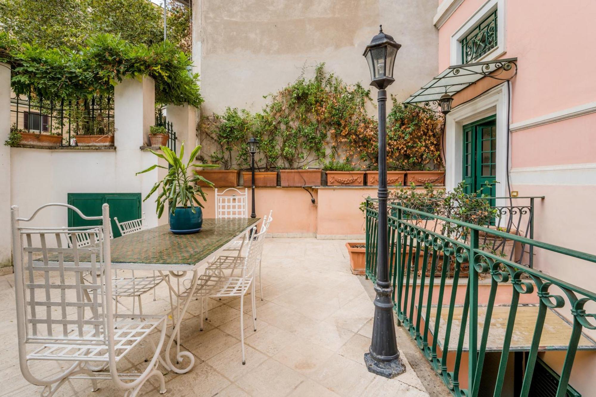 Appartement The British Corner, Cozy Loft With Garden 10 Min From Center