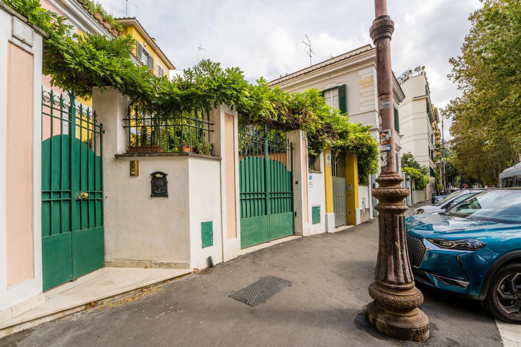 Appartement The British Corner, Cozy Loft With Garden 10 Min From Center