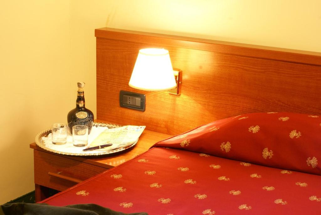 Hotel Versailles