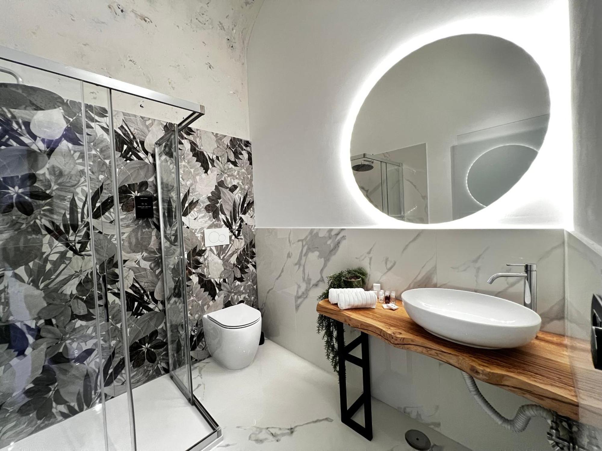 Gasthuis Ese Luxury - Elegant Jacuzzi Suite, Quiet&central *