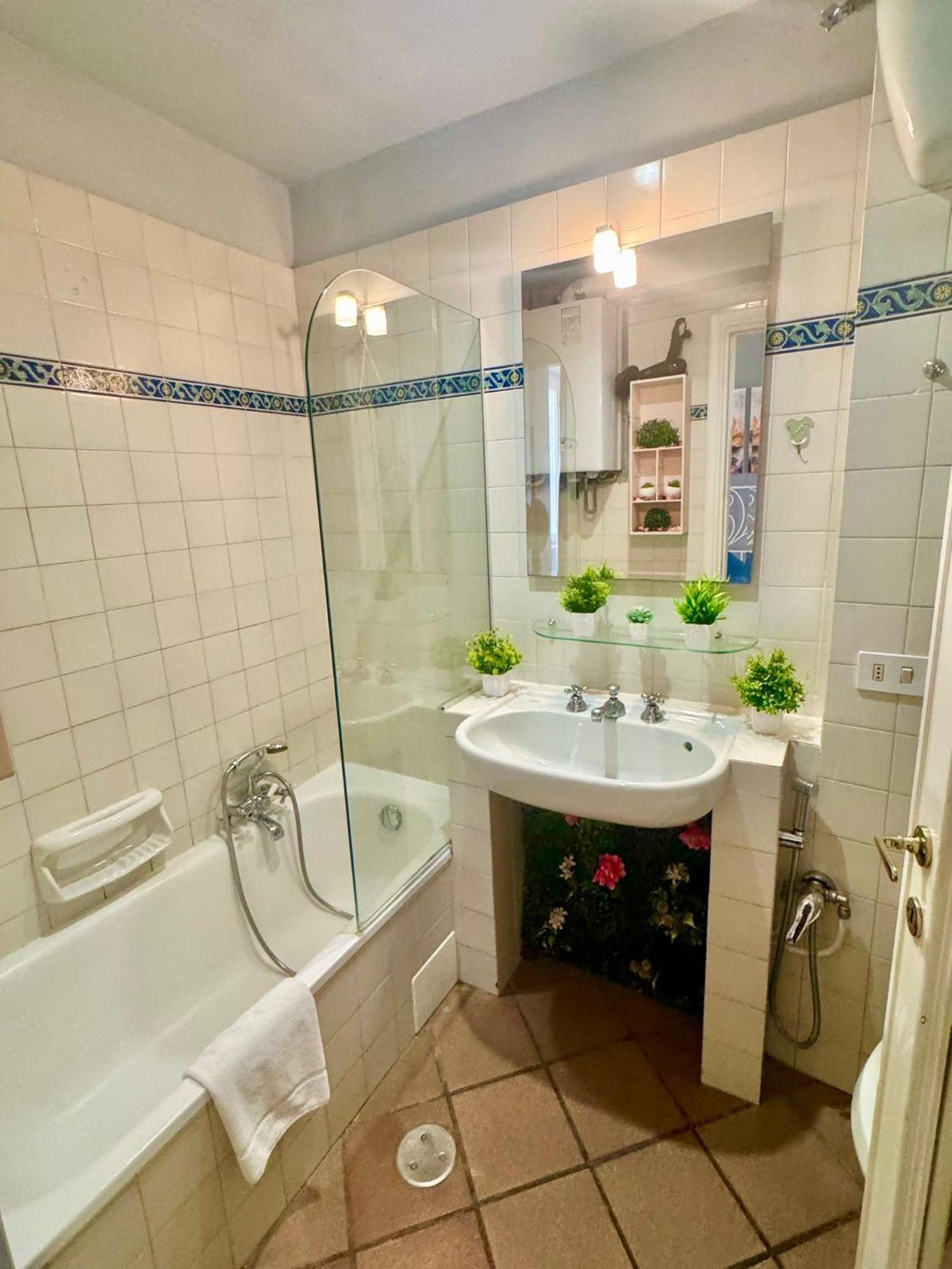 Trastevere Rome's Heart Charming 8 * Rome
