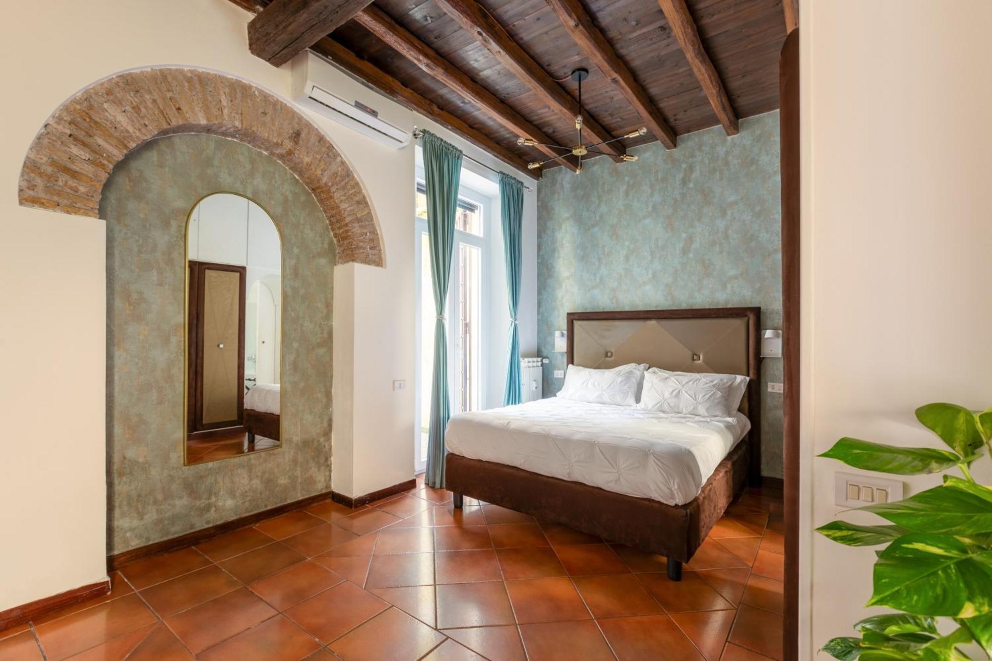 Quiet Trevi Fountain With Patio And Backyard Apartment *