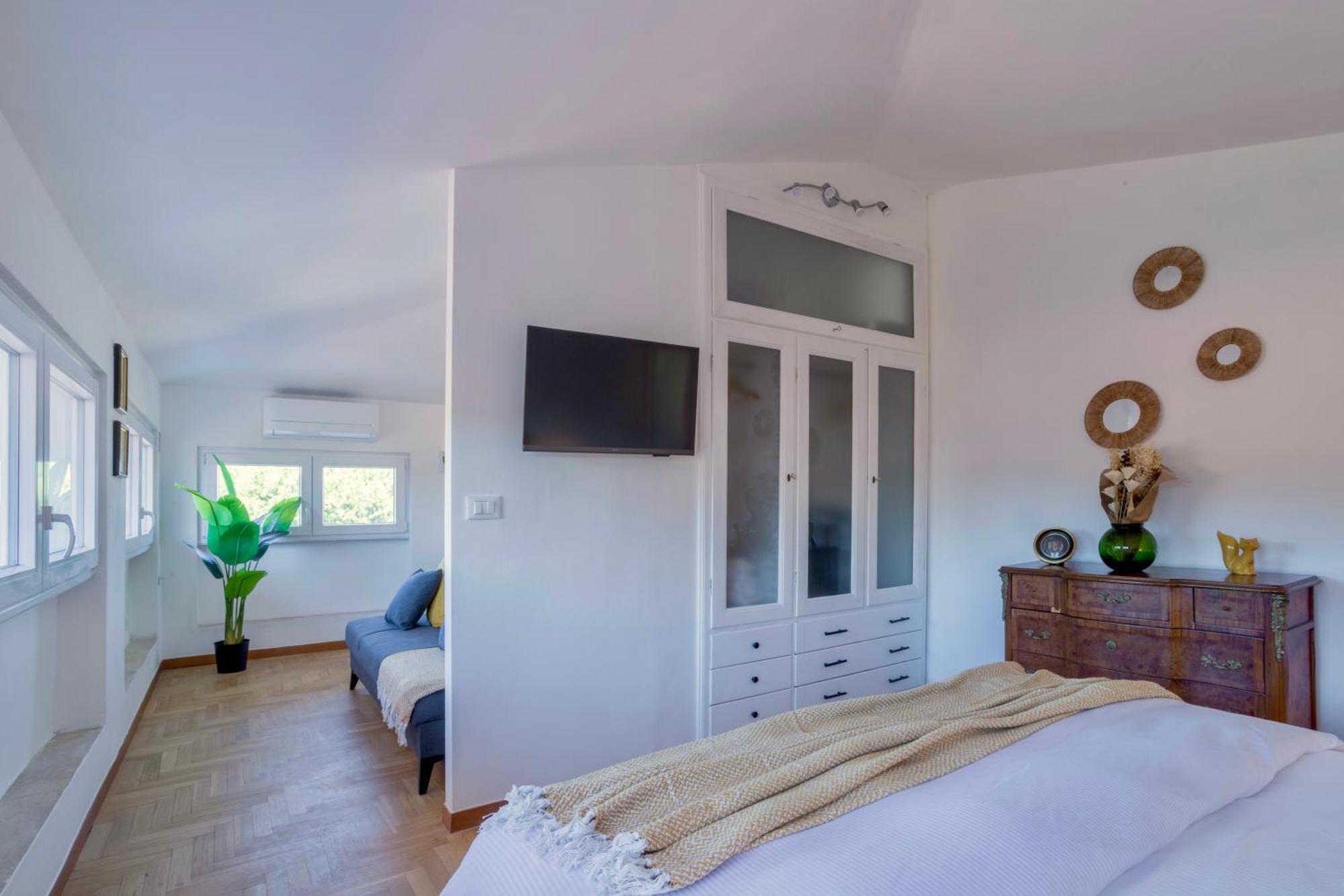 Isotta - Chic Flat With A Natural View Of Apartment