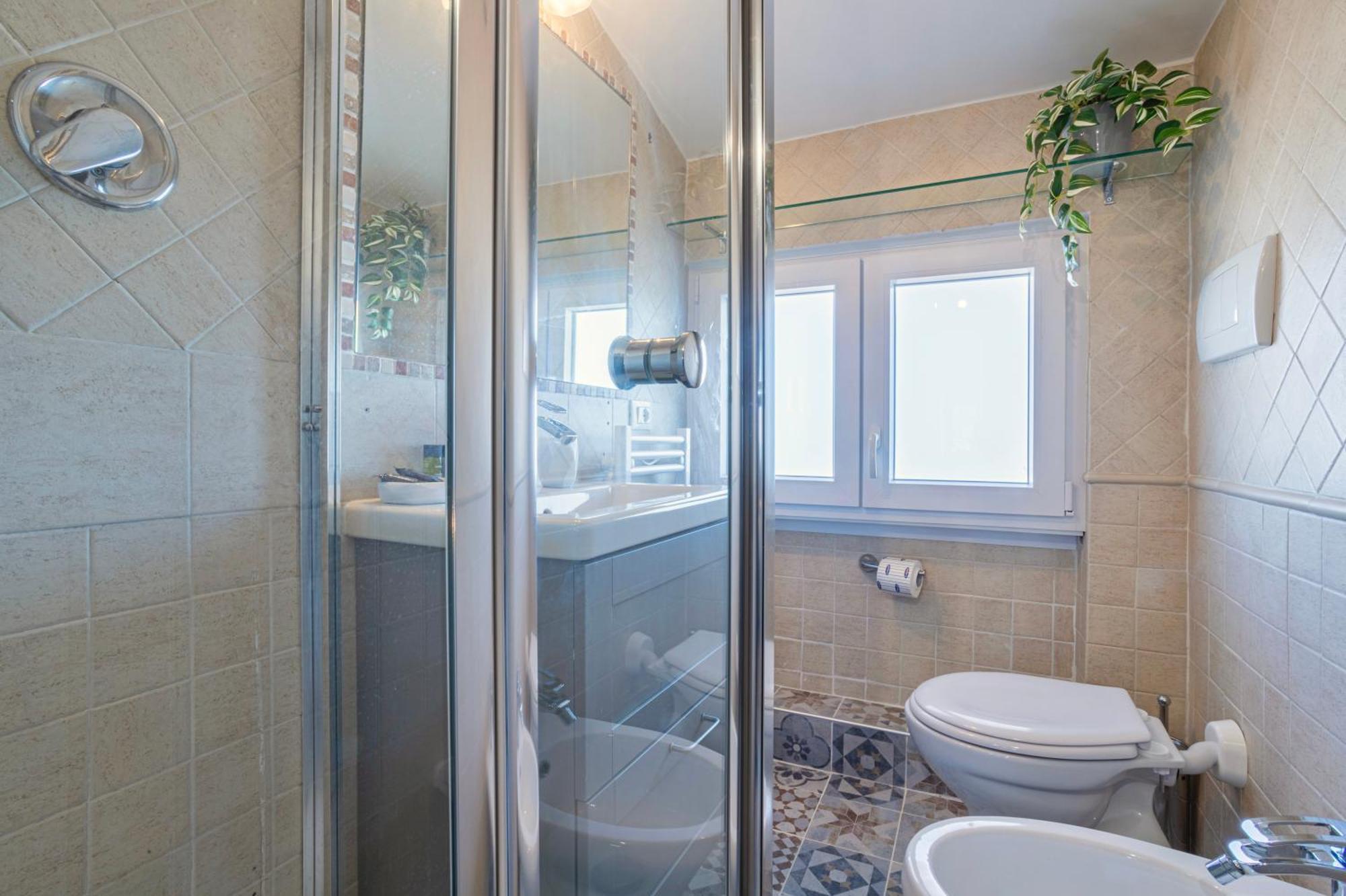 Isotta - Chic Flat With A Natural View Of *
