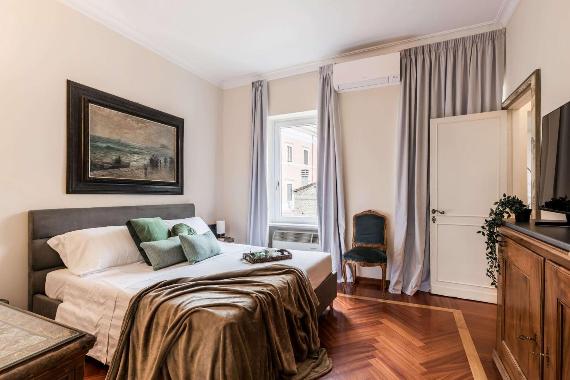 The Rent - One-bedroom In A Quiet, Classically Styled Corner Near The Quirinale