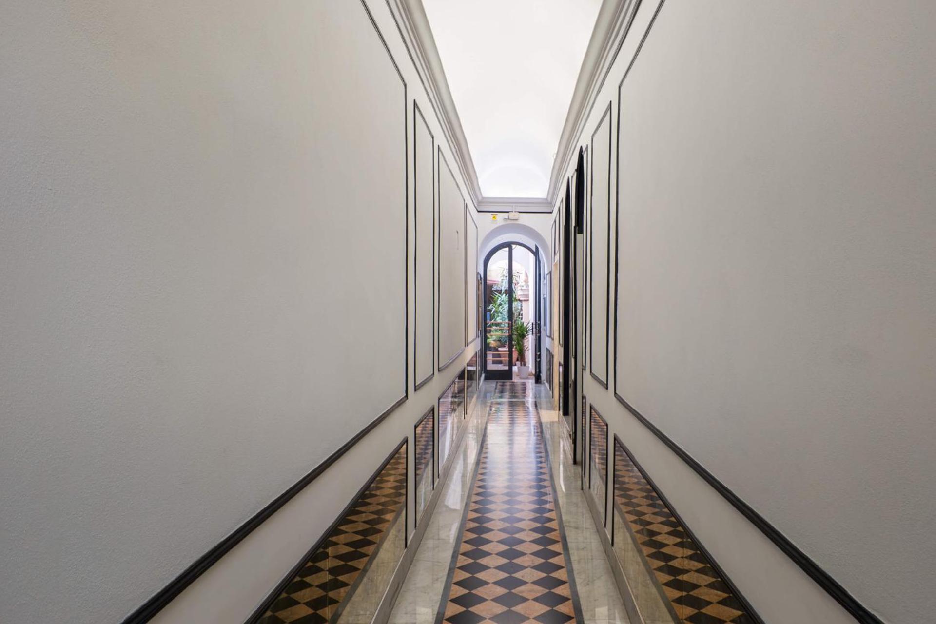 The Rent - One-bedroom In A Quiet, Classically Styled Corner Near The Quirinale Rome