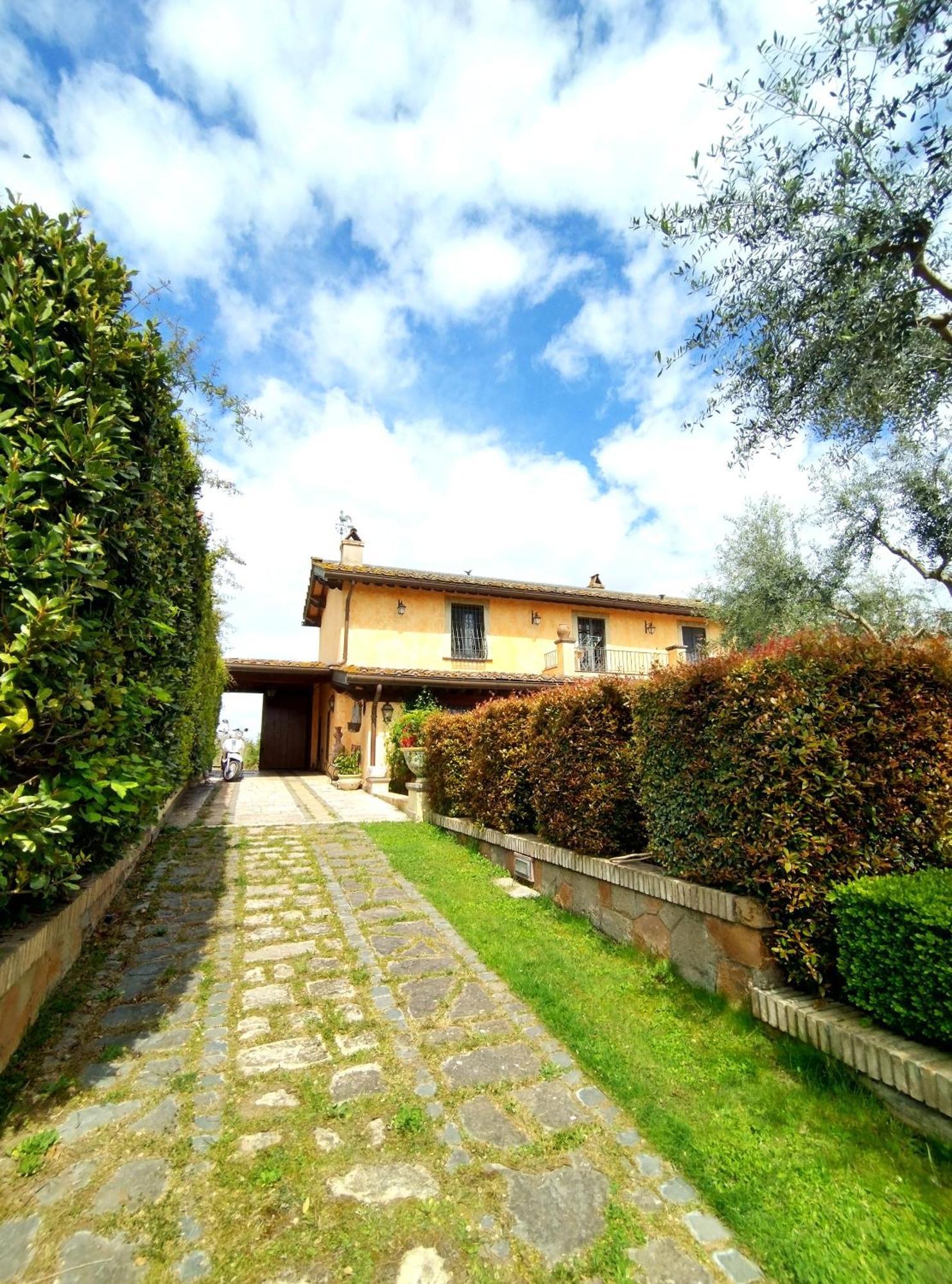 Bed & Breakfast La Valle Dei Casali Com