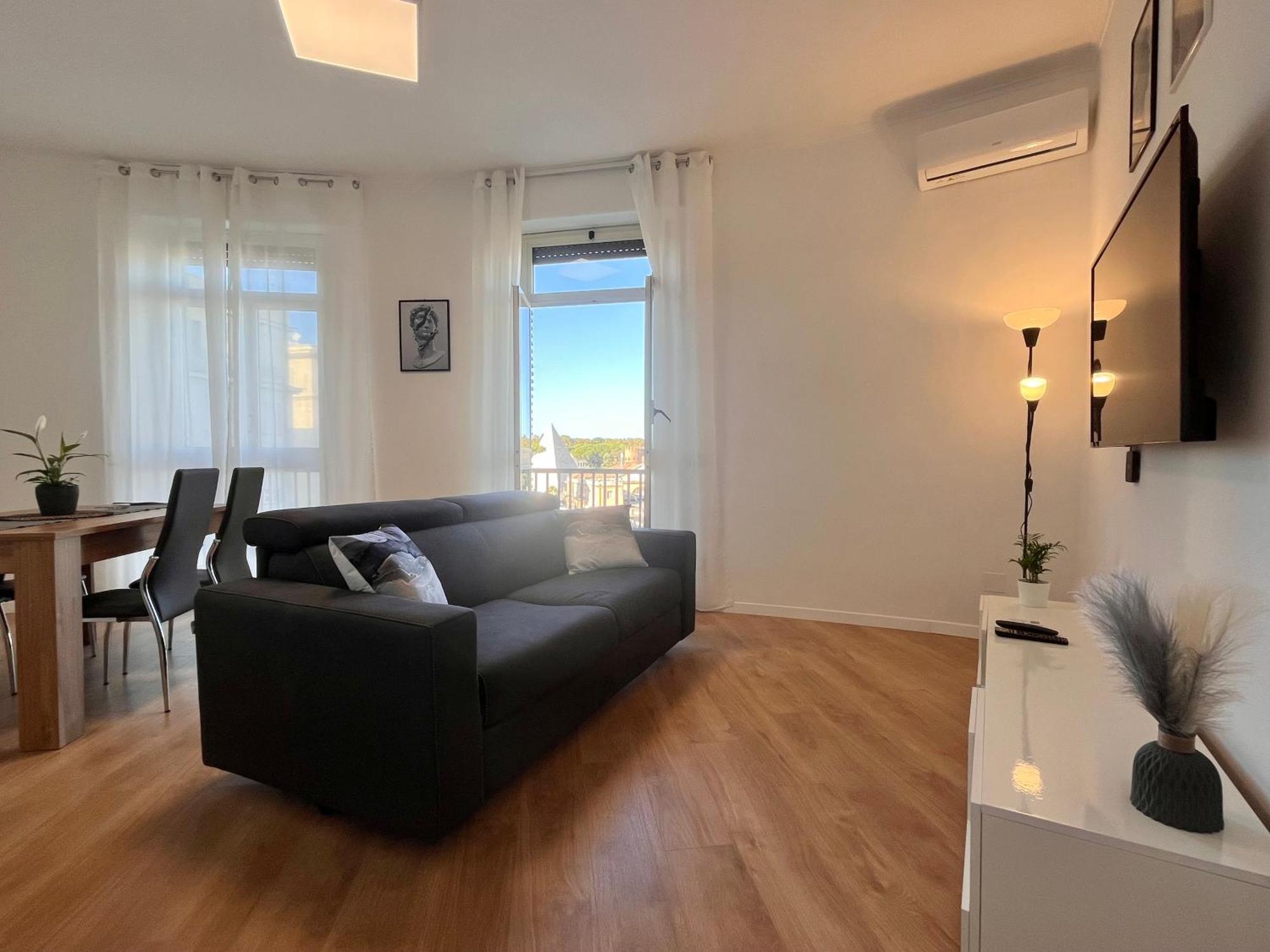 Pyramidhouse - 100mq With View - 2km From The Colosseum Apartment Rome