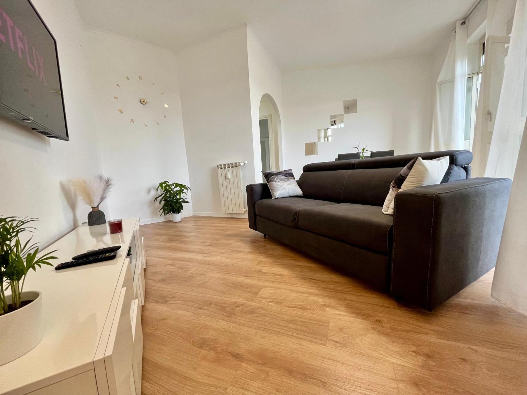 Apartment Pyramidhouse - 100mq With View - 2km From The Colosseum Rome