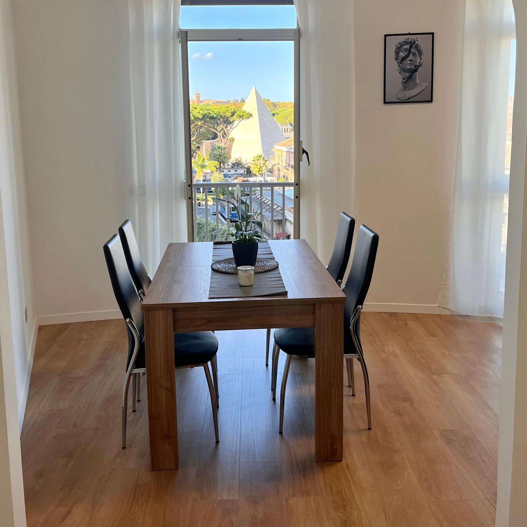 Pyramidhouse - 100mq With View - 2km From The Colosseum Rome