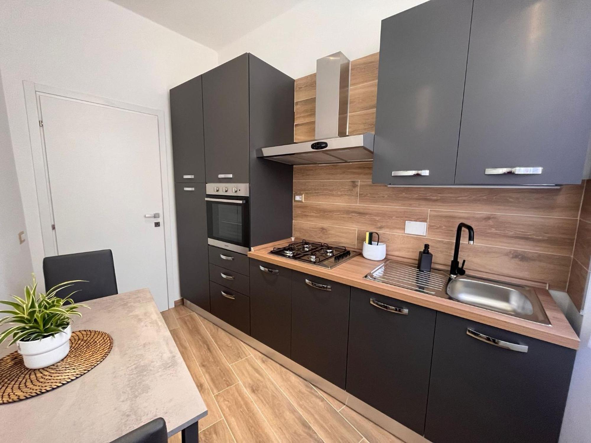 Pyramidhouse - 100mq With View - 2km From The Colosseum * Rome