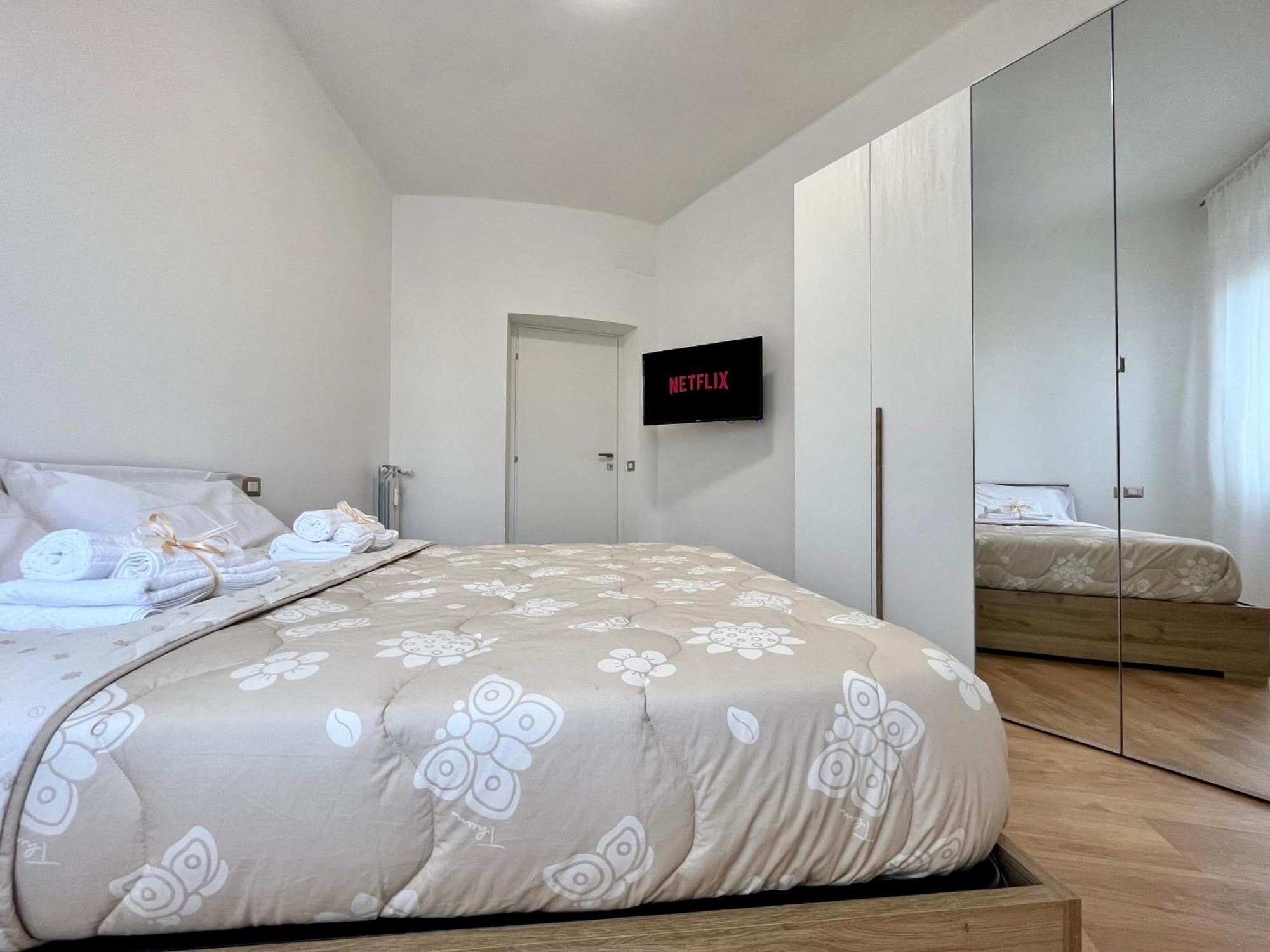 Apartment Pyramidhouse - 100mq With View - 2km From The Colosseum Rome