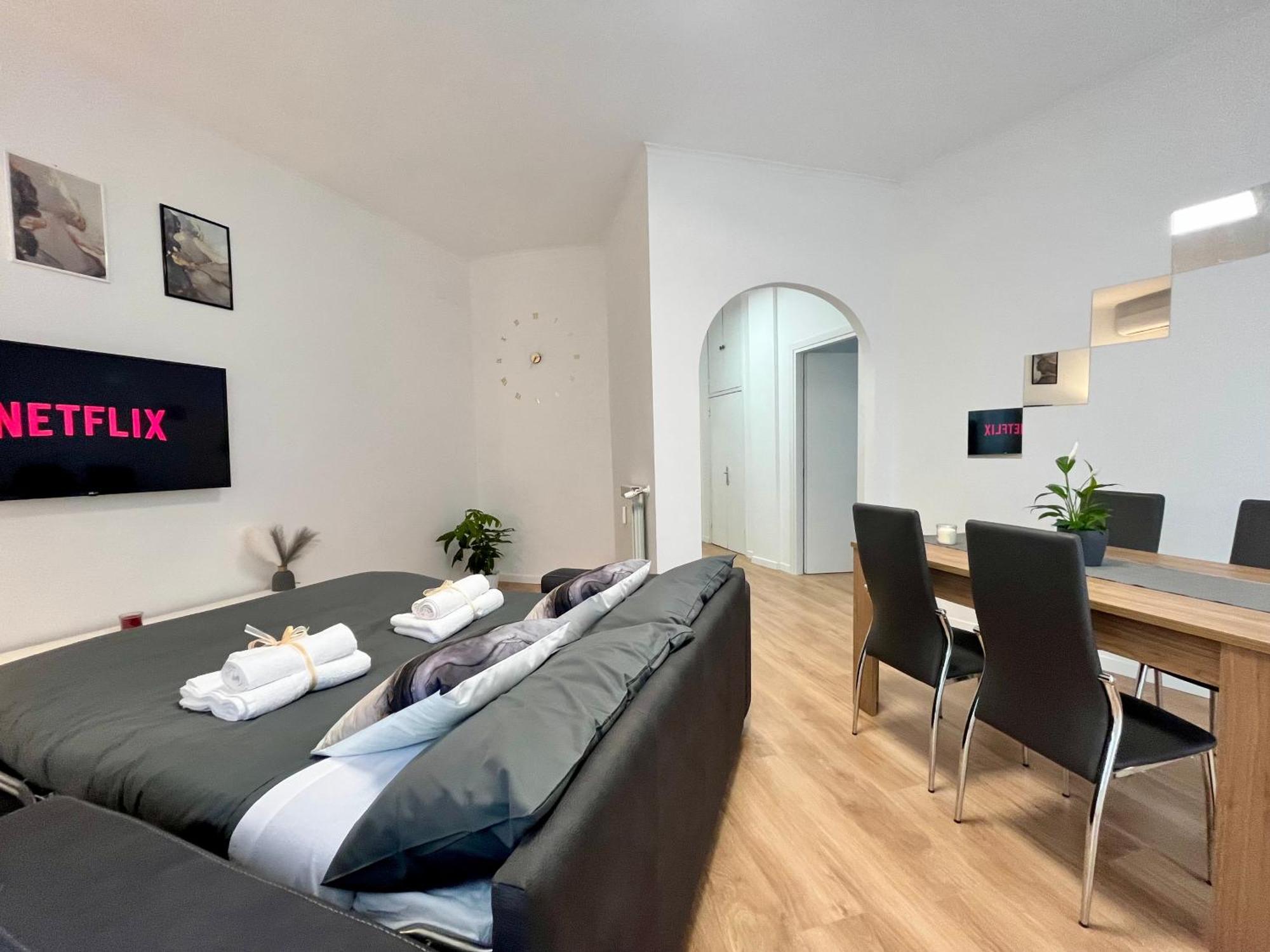 Apartment Pyramidhouse - 100mq With View - 2km From The Colosseum Rome