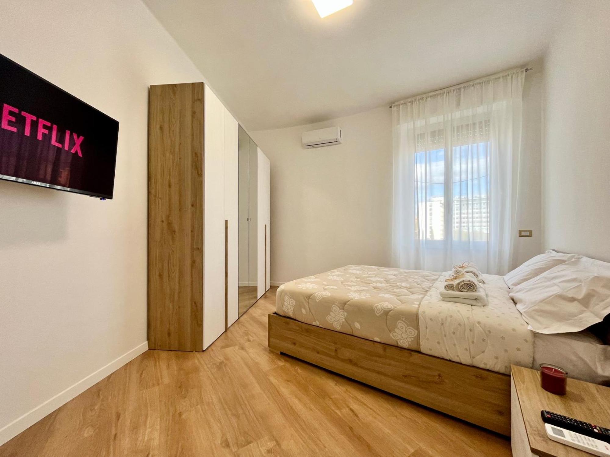 Apartment Pyramidhouse - 100mq With View - 2km From The Colosseum