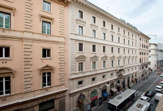 Trevi Fountain Big Apartment