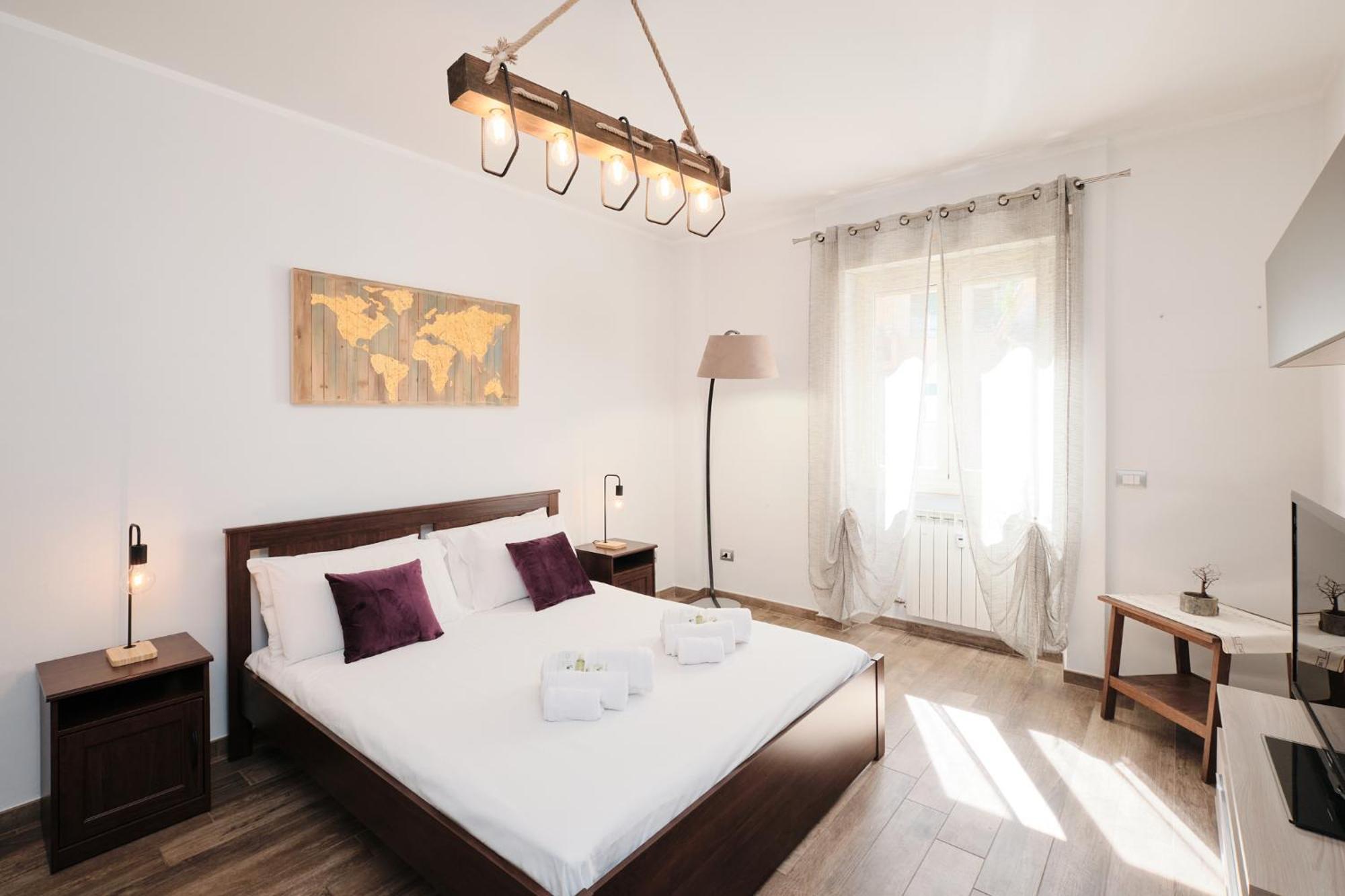 A Few Minutes From The Colosseum - Free Wi-fi & Netflix Apartment