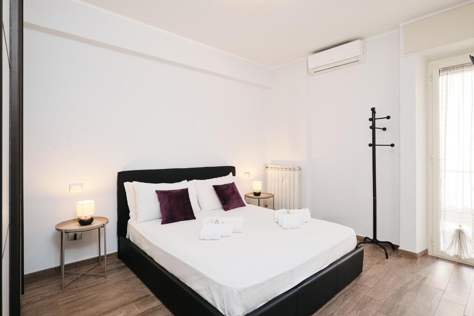A Few Minutes From The Colosseum - Free Wi-fi & Netflix Apartment