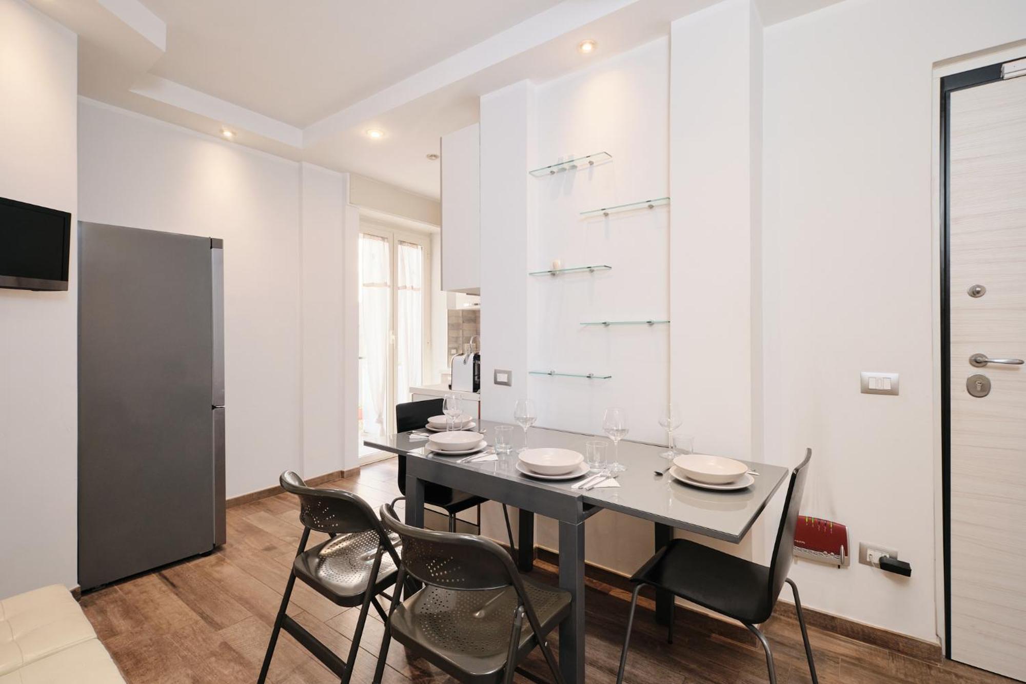 A Few Minutes From The Colosseum - Free Wi-fi & Netflix Rome