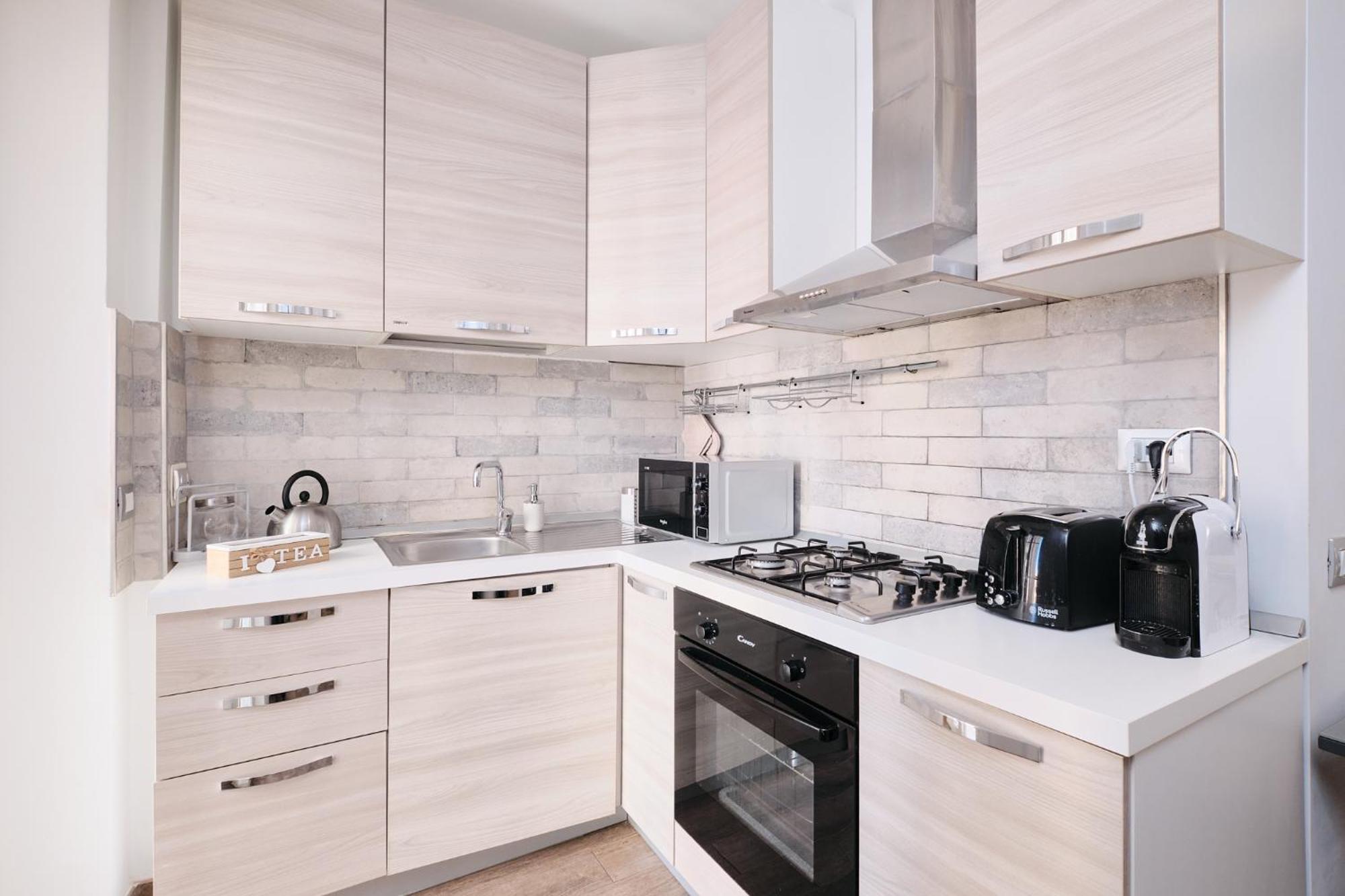 A Few Minutes From The Colosseum - Free Wi-fi & Netflix Apartment