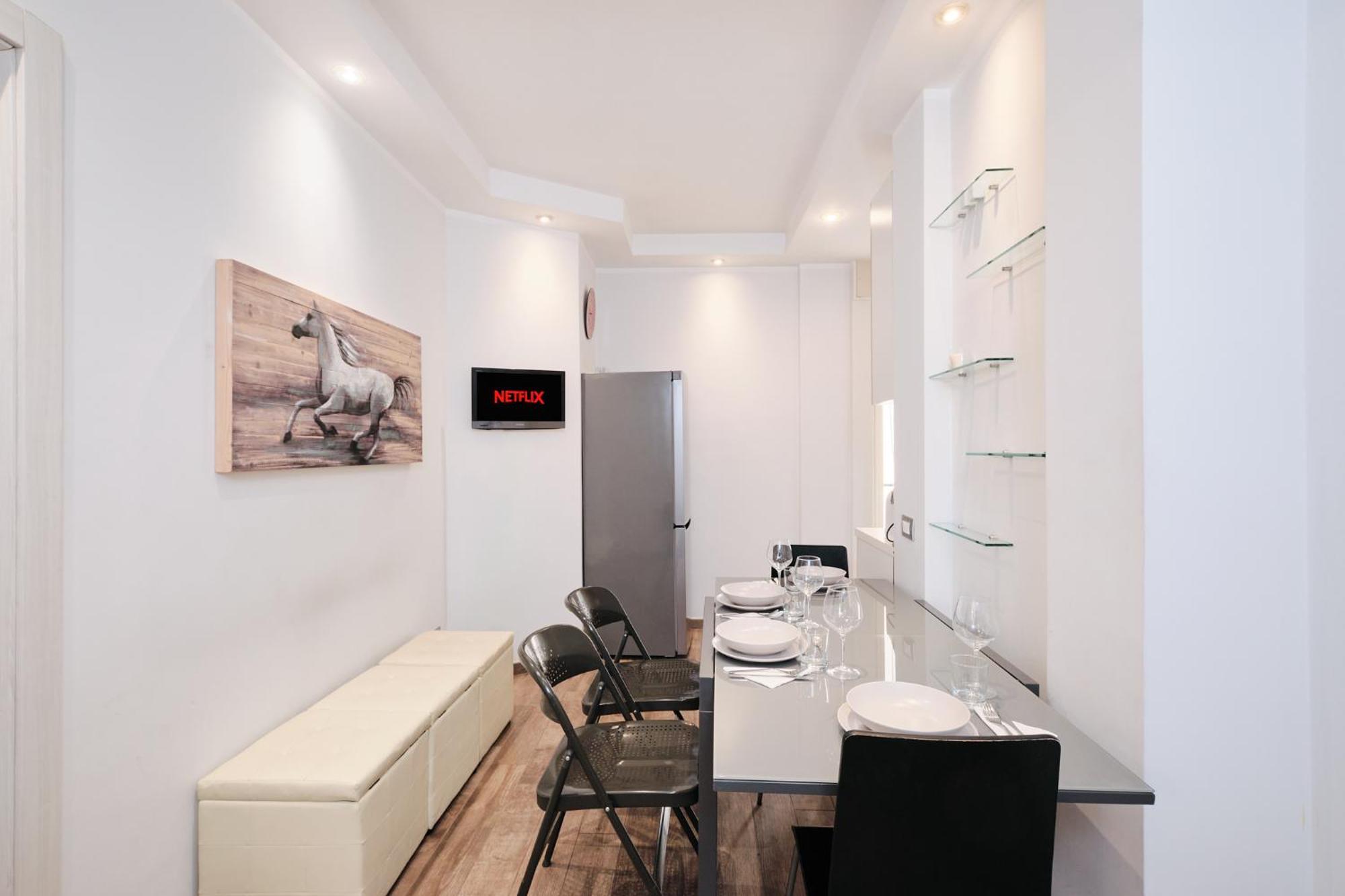 A Few Minutes From The Colosseum - Free Wi-fi & Netflix *