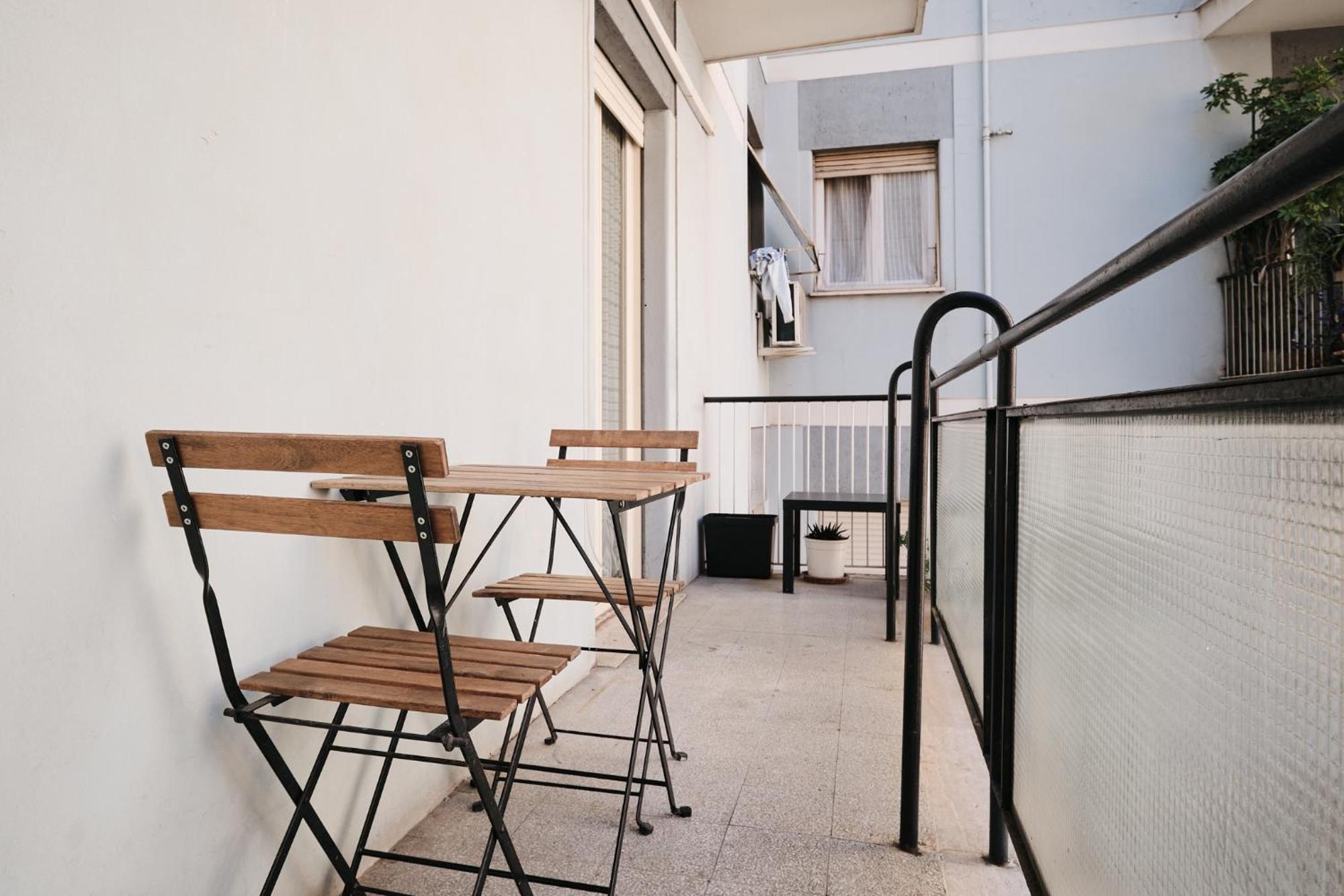 A Few Minutes From The Colosseum - Free Wi-fi & Netflix Apartment