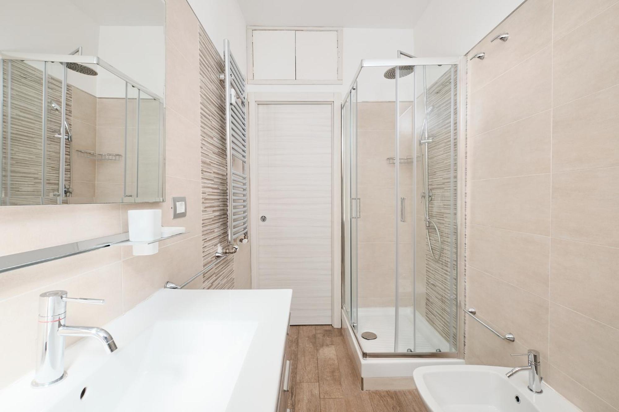 A Few Minutes From The Colosseum - Free Wi-fi & Netflix Apartment *