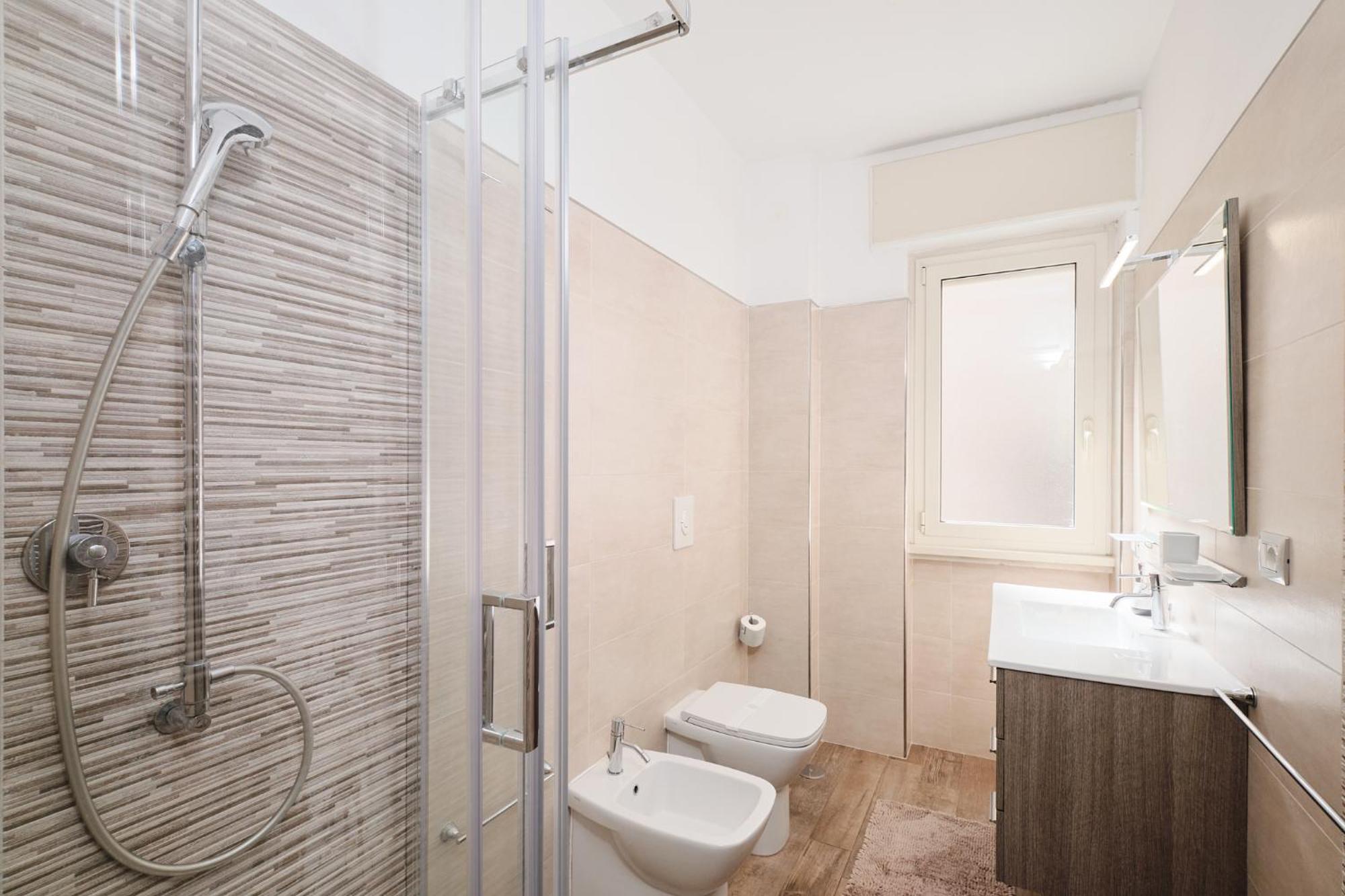 A Few Minutes From The Colosseum - Free Wi-fi & Netflix Apartment