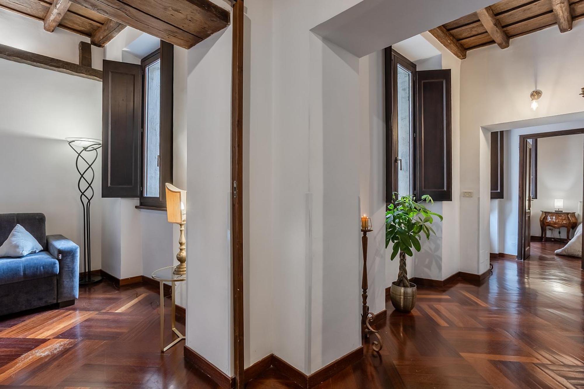 Apartment Trevi Fountain Stylish *
