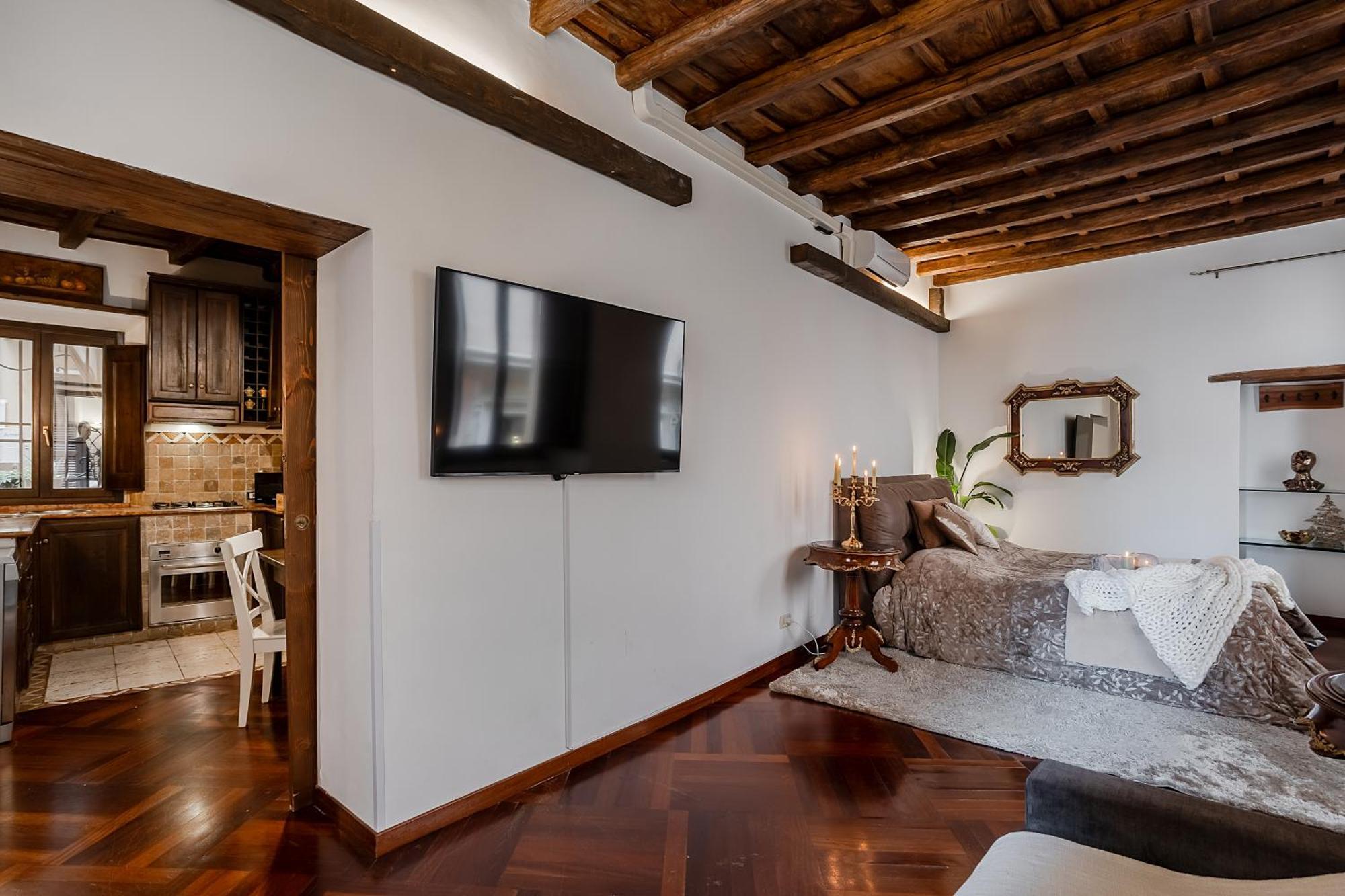 Apartment Trevi Fountain Stylish