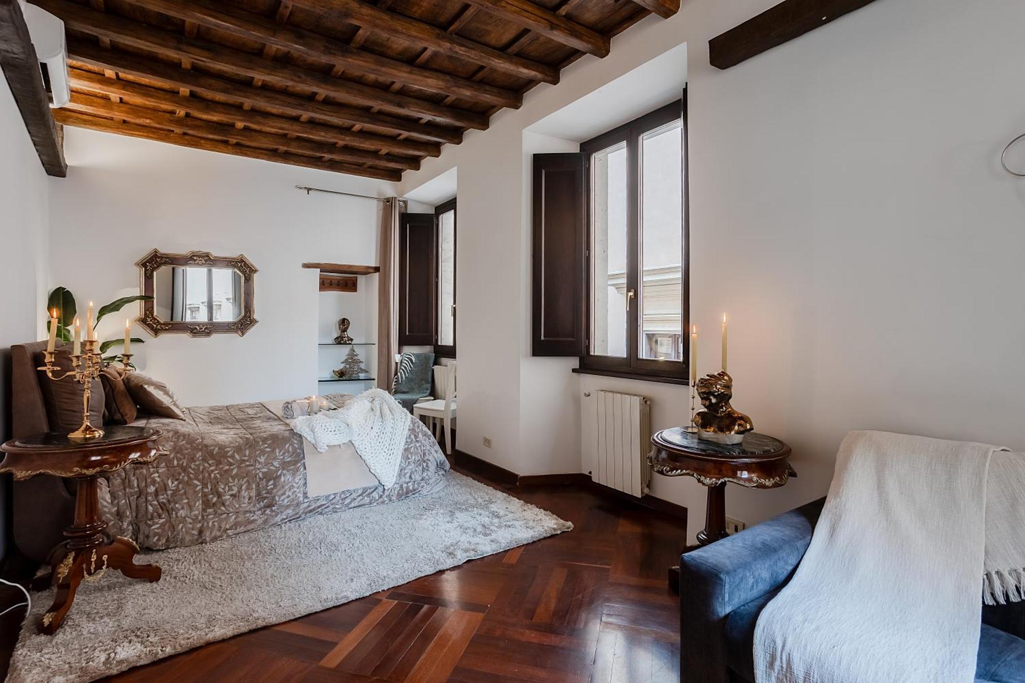Apartment Trevi Fountain Stylish