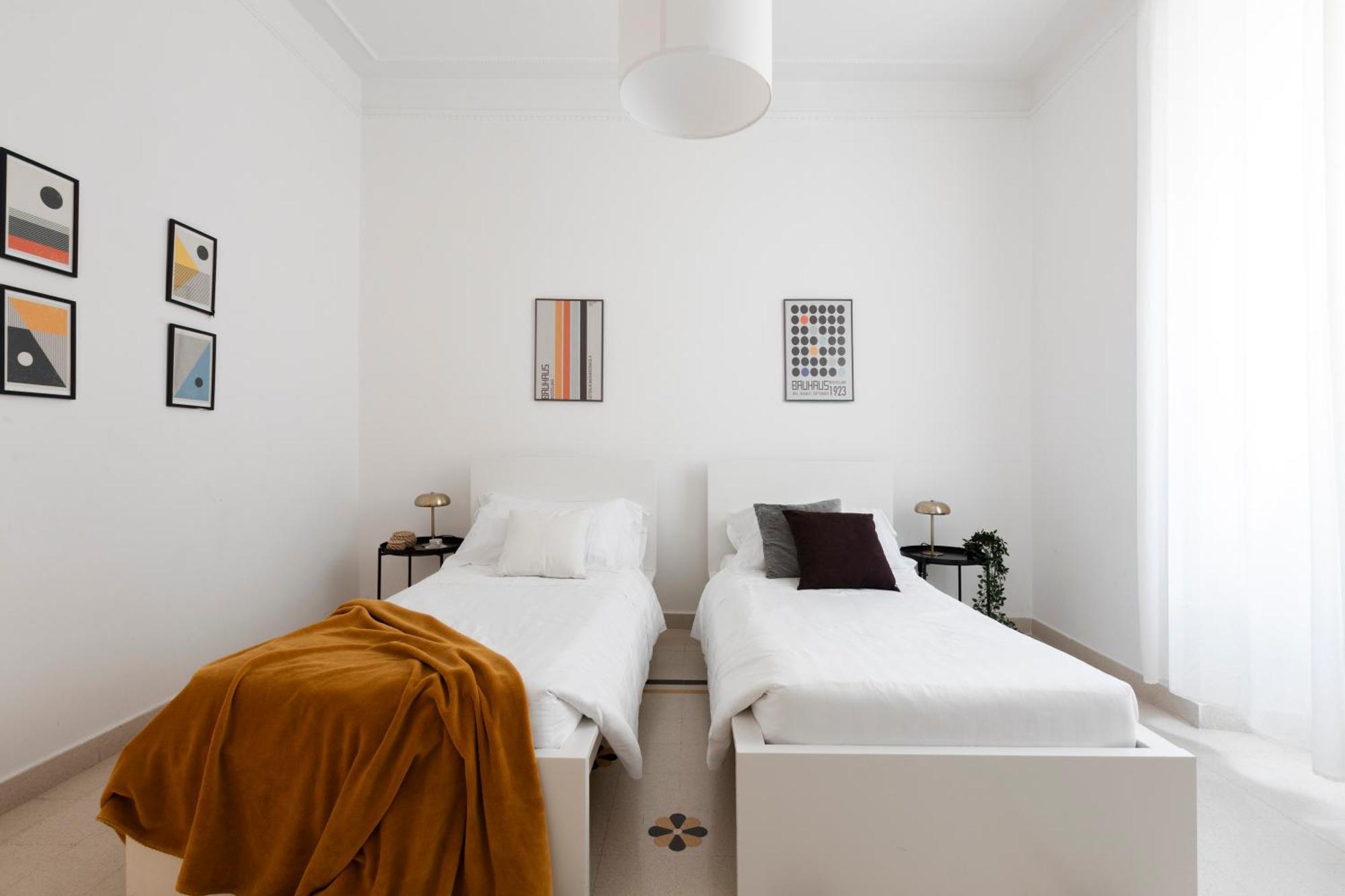 Apartment The Rent - Sunny Three-bedroom Near Ottaviano Metro Stop