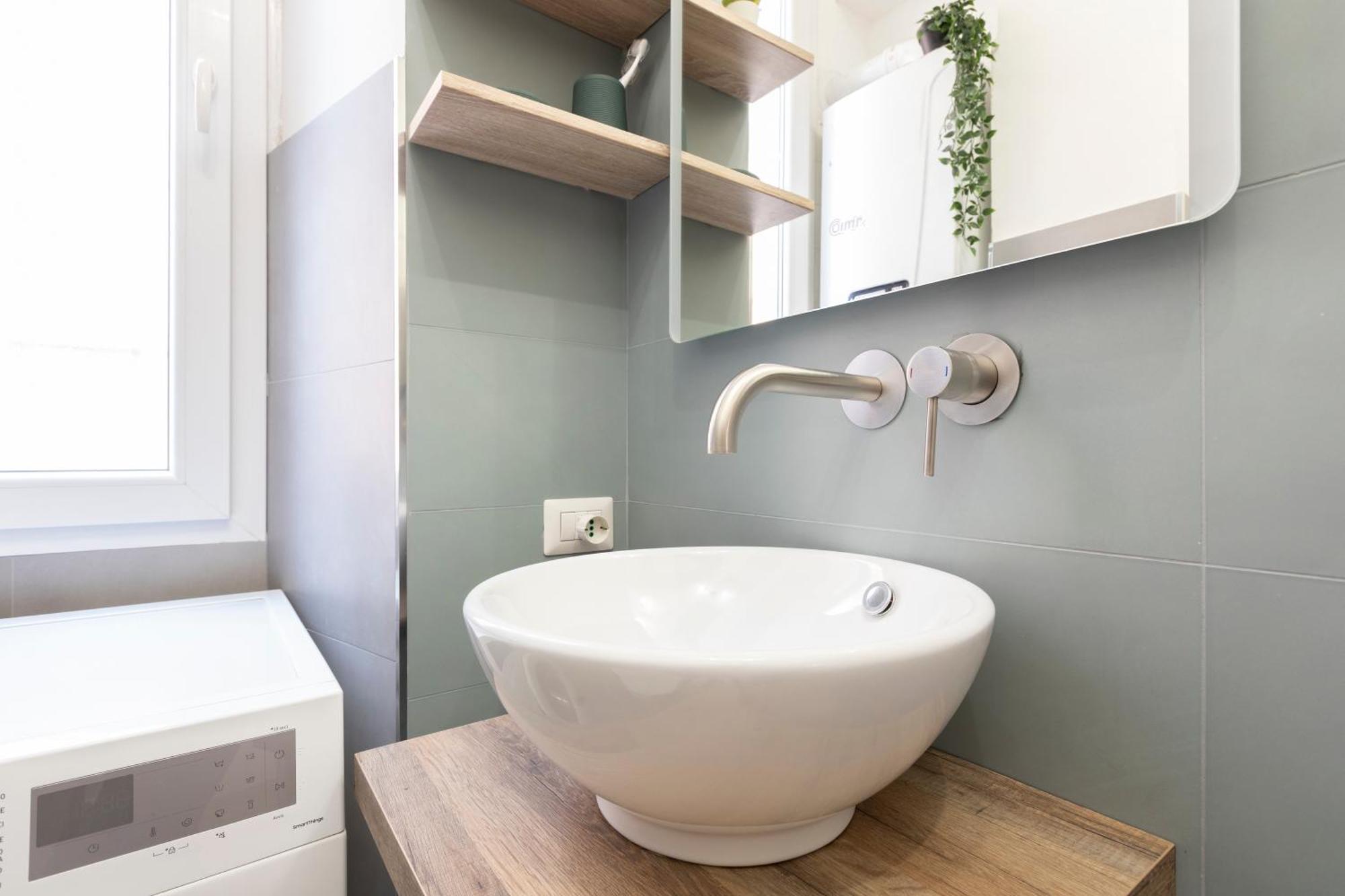 The Rent - Sunny Three-bedroom Near Ottaviano Metro Stop Apartment Rome
