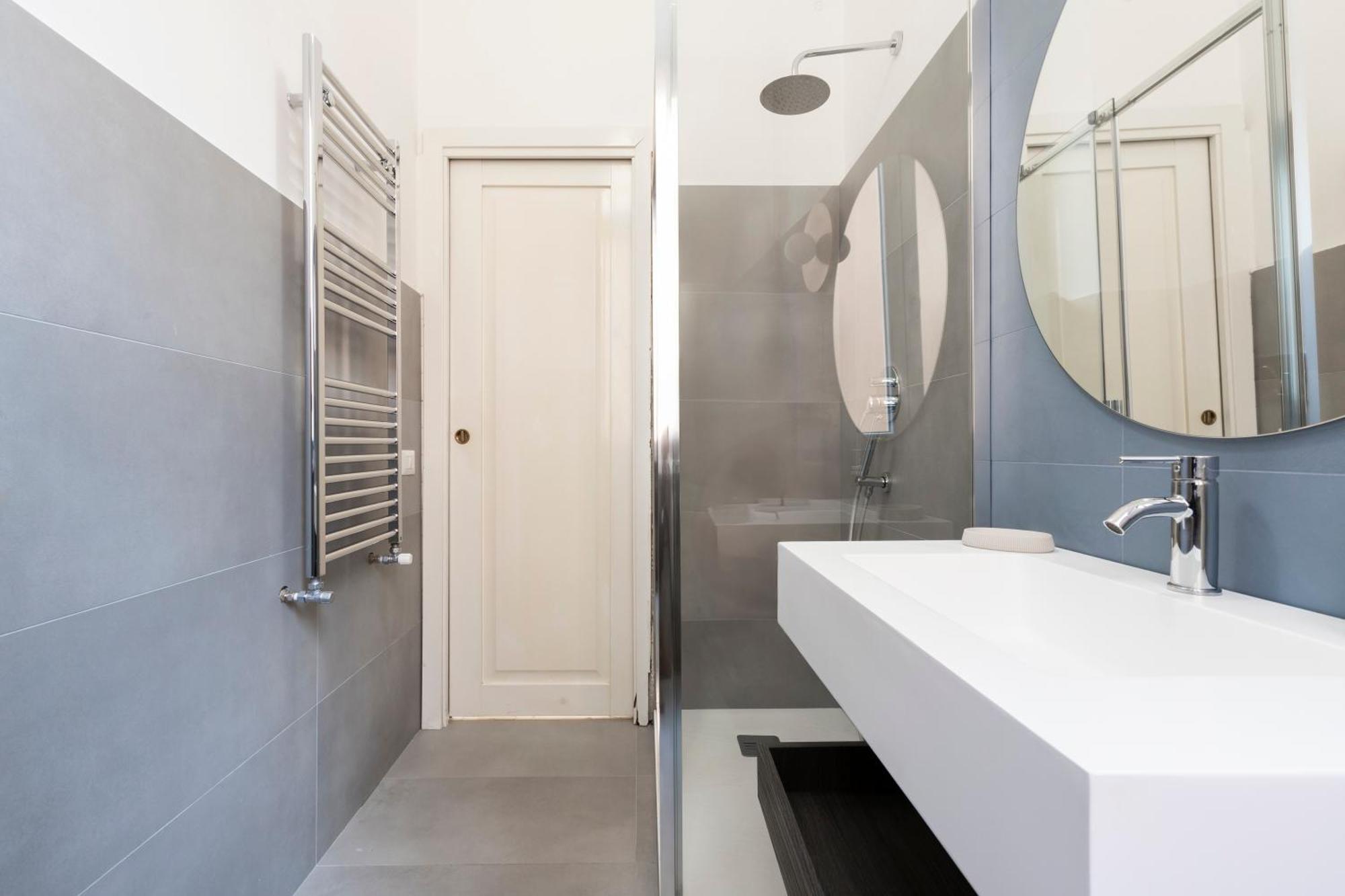 The Rent - Sunny Three-bedroom Near Ottaviano Metro Stop Apartment Rome
