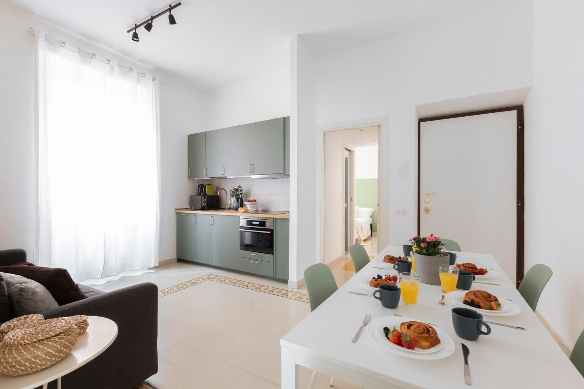 Apartment The Rent - Sunny Three-bedroom Near Ottaviano Metro Stop