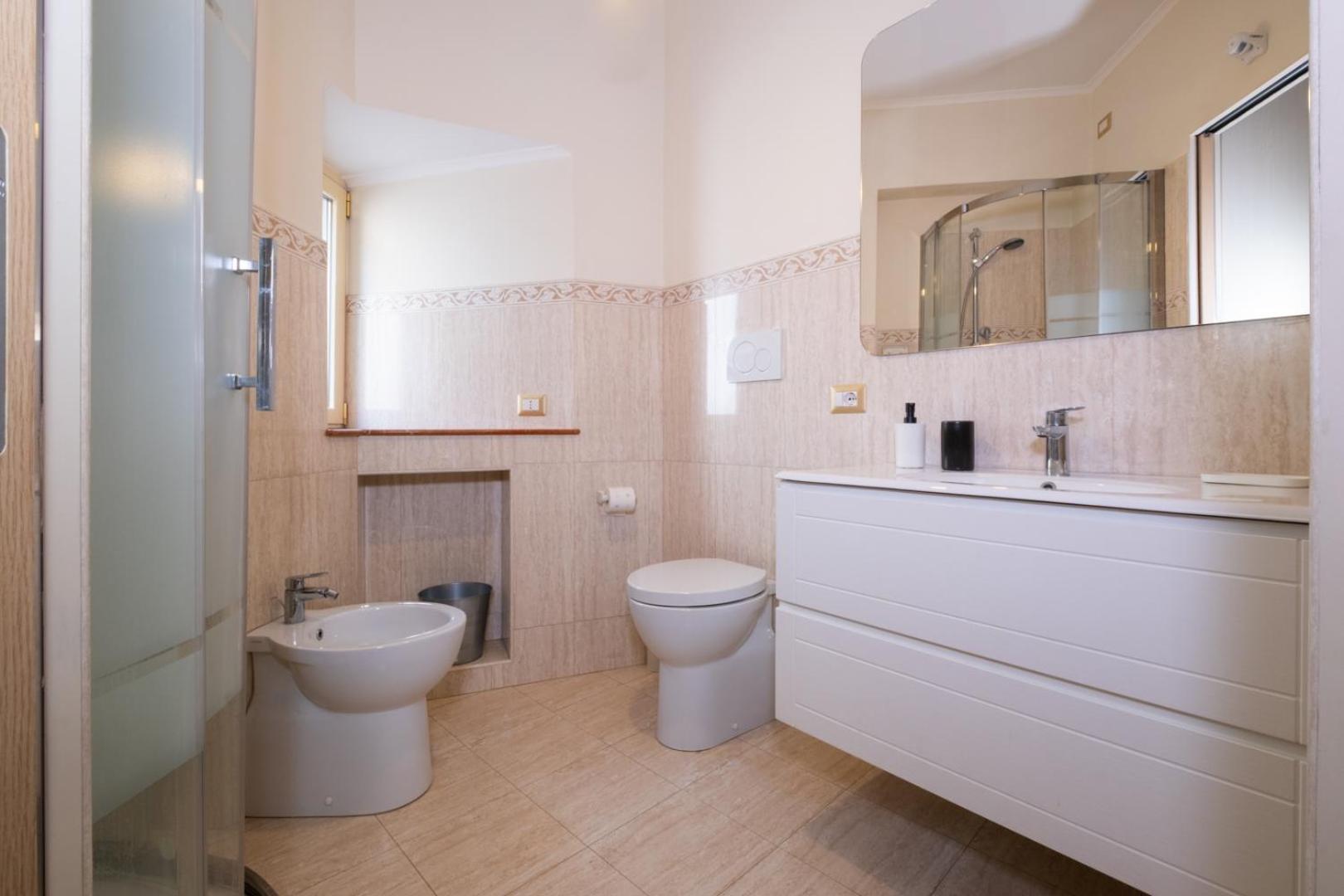 Trevi Fountain Big Apartment *
