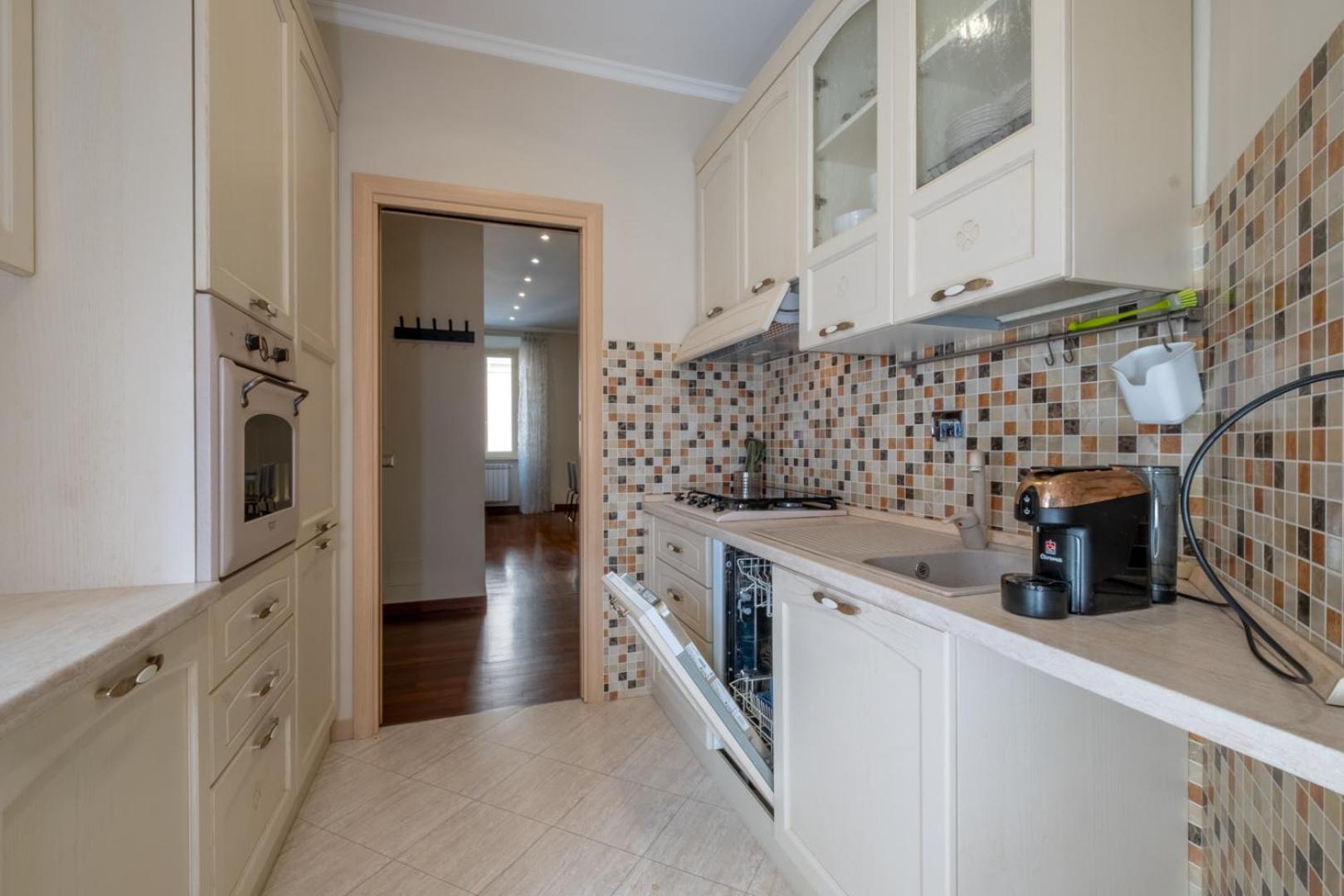 Trevi Fountain Big Apartment