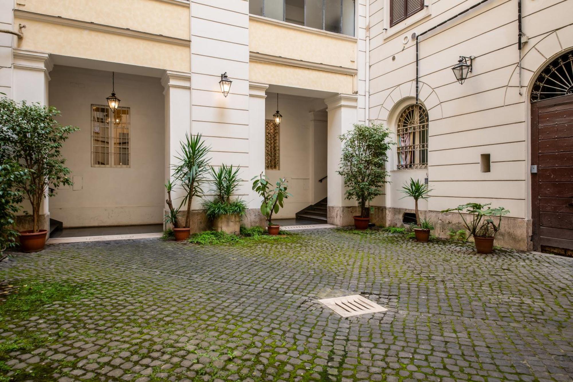 Romantica Laterano Apartment *