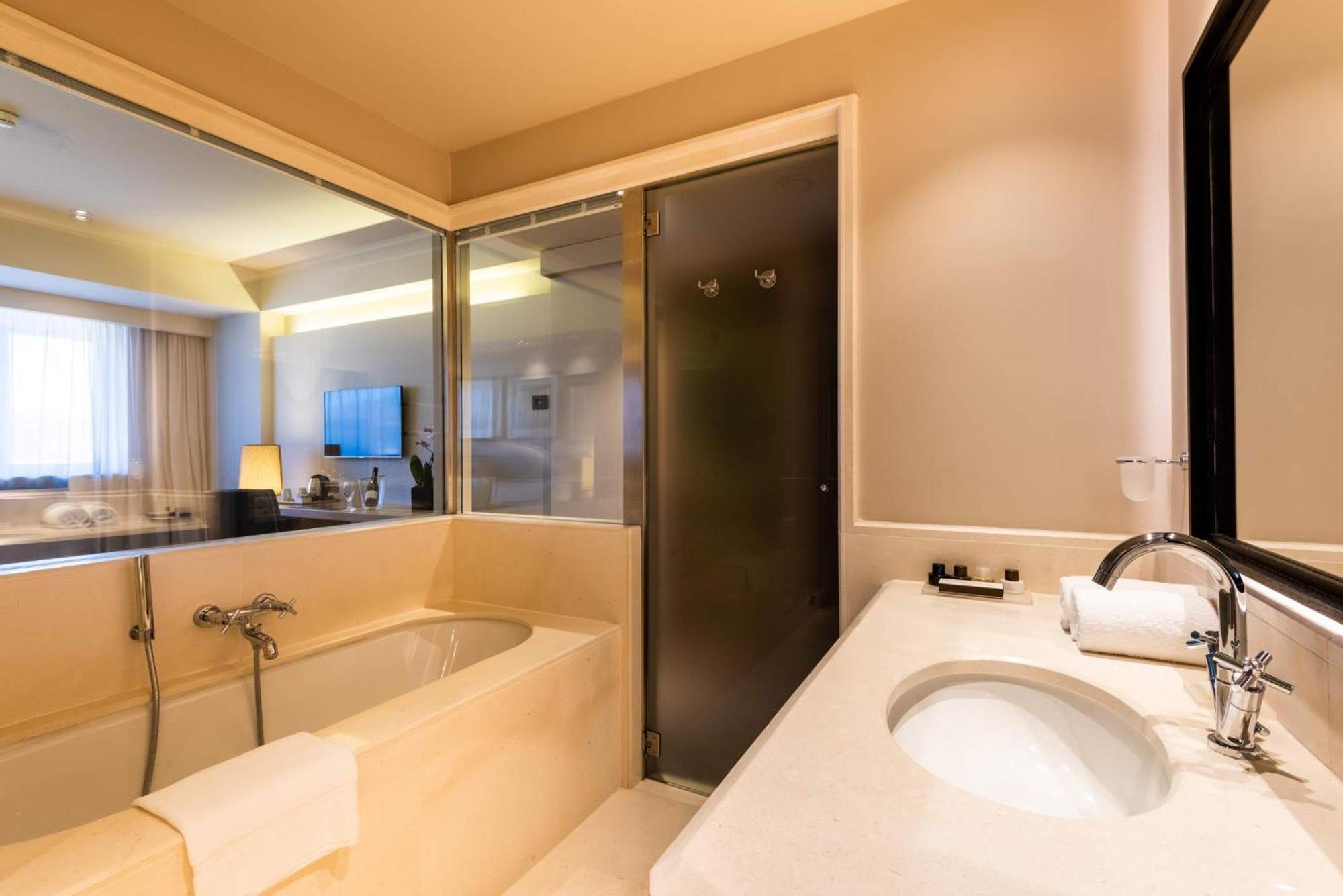 A.roma Lifestyle Hotel 4*