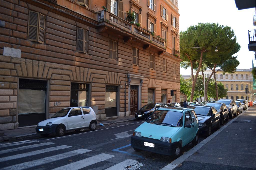 Domus Chiara Al Colosseo Appartement