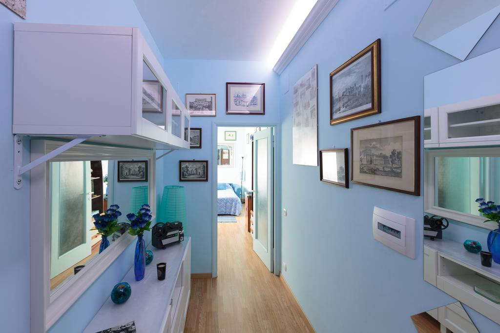 Simon Holiday House