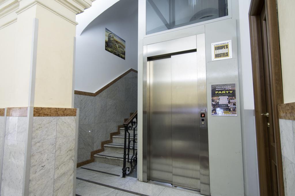 Hostel Alessandro Palace & Bar *