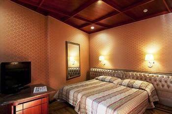 Lella Hotel 2*