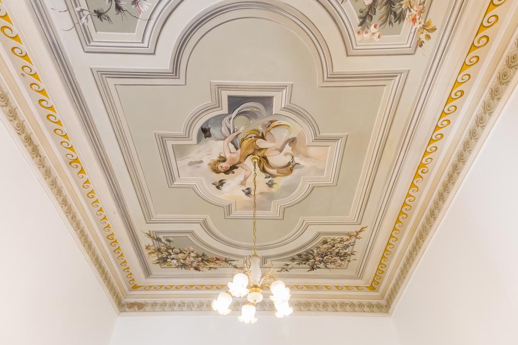 Affreschi Su Luxury Rome