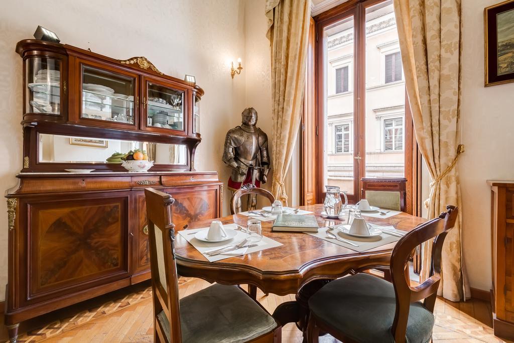 Affreschi Su Luxury Rome