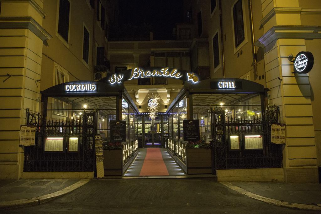 Alessandro Palace & Bar *
