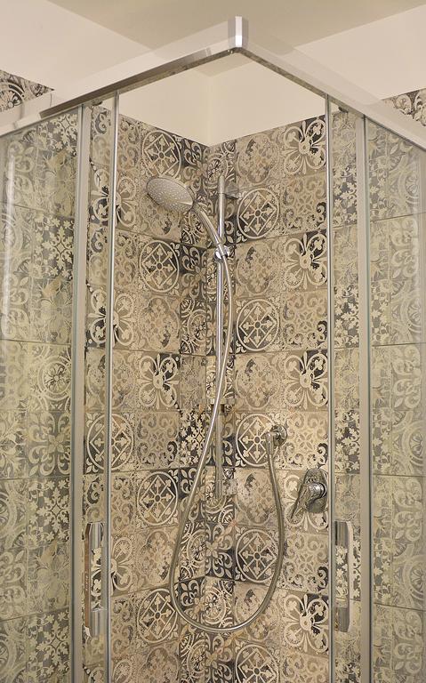 Gens Claudia, Vatican Luxury Appartement