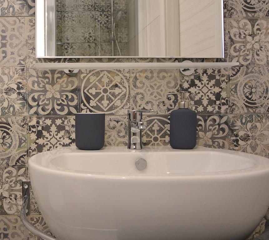 Gens Claudia, Vatican Luxury