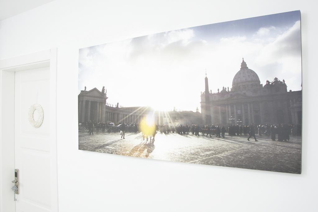 Gens Claudia, Vatican Luxury *