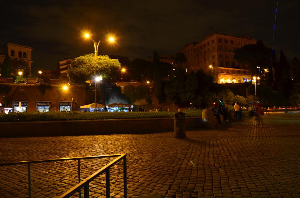 Domus Chiara Al Colosseo Appartement *